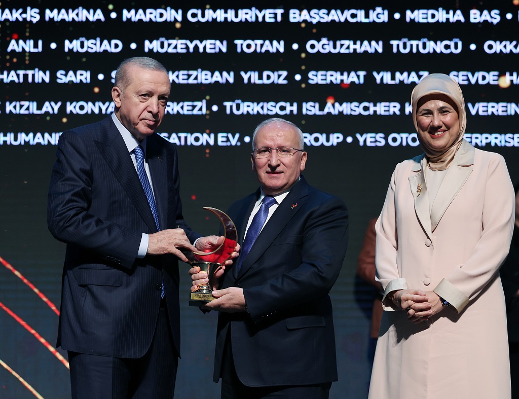Sancak Yat�r�m'a K�z�lay'dan Ödül...